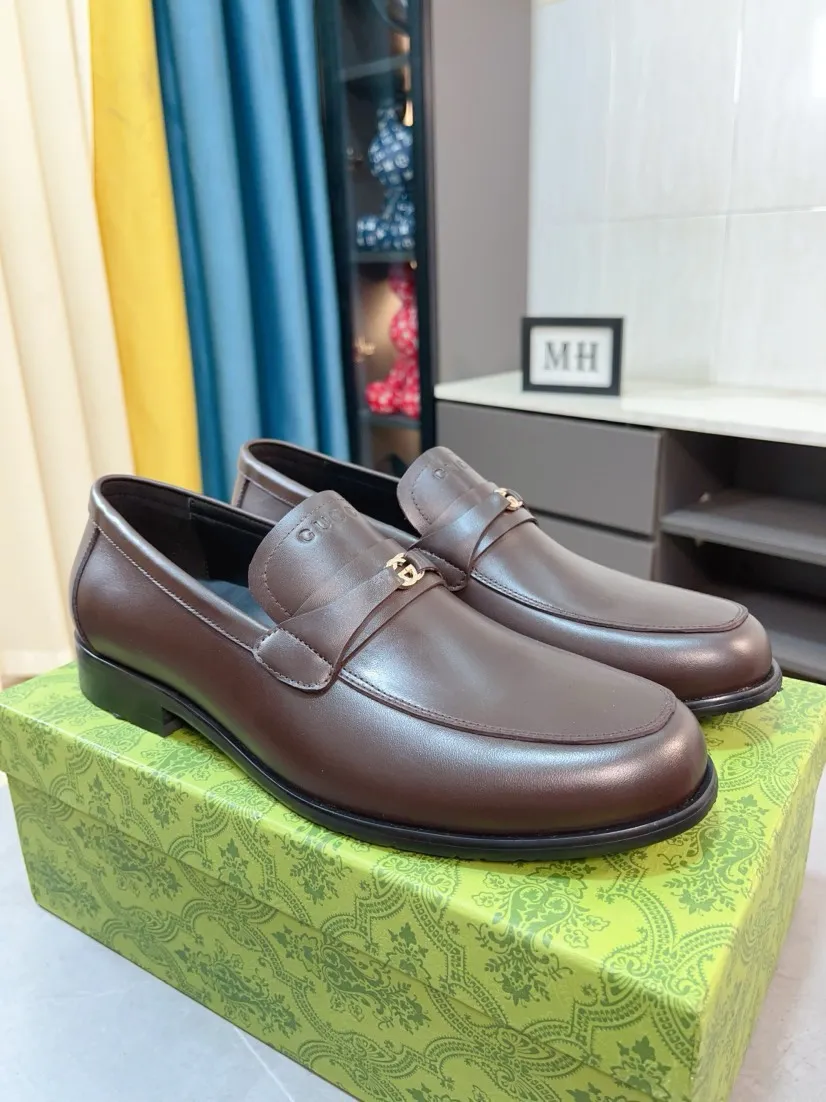 Men's shoes 💰500🌹🌹Niuli [GUCCI Gucci] A new style of formal men's leather shoes is coming~ The original quality upper is made of patent leather imported from Italy, the leather is soft and delicate, comfortable and soft first-layer cowhide lining, rubber wear-resistant outsole, the shoe shape is dignified and domineering, and the luxury charm cannot be concealed! The natural and free nouveau riche leads the trend. Code number: 38-44